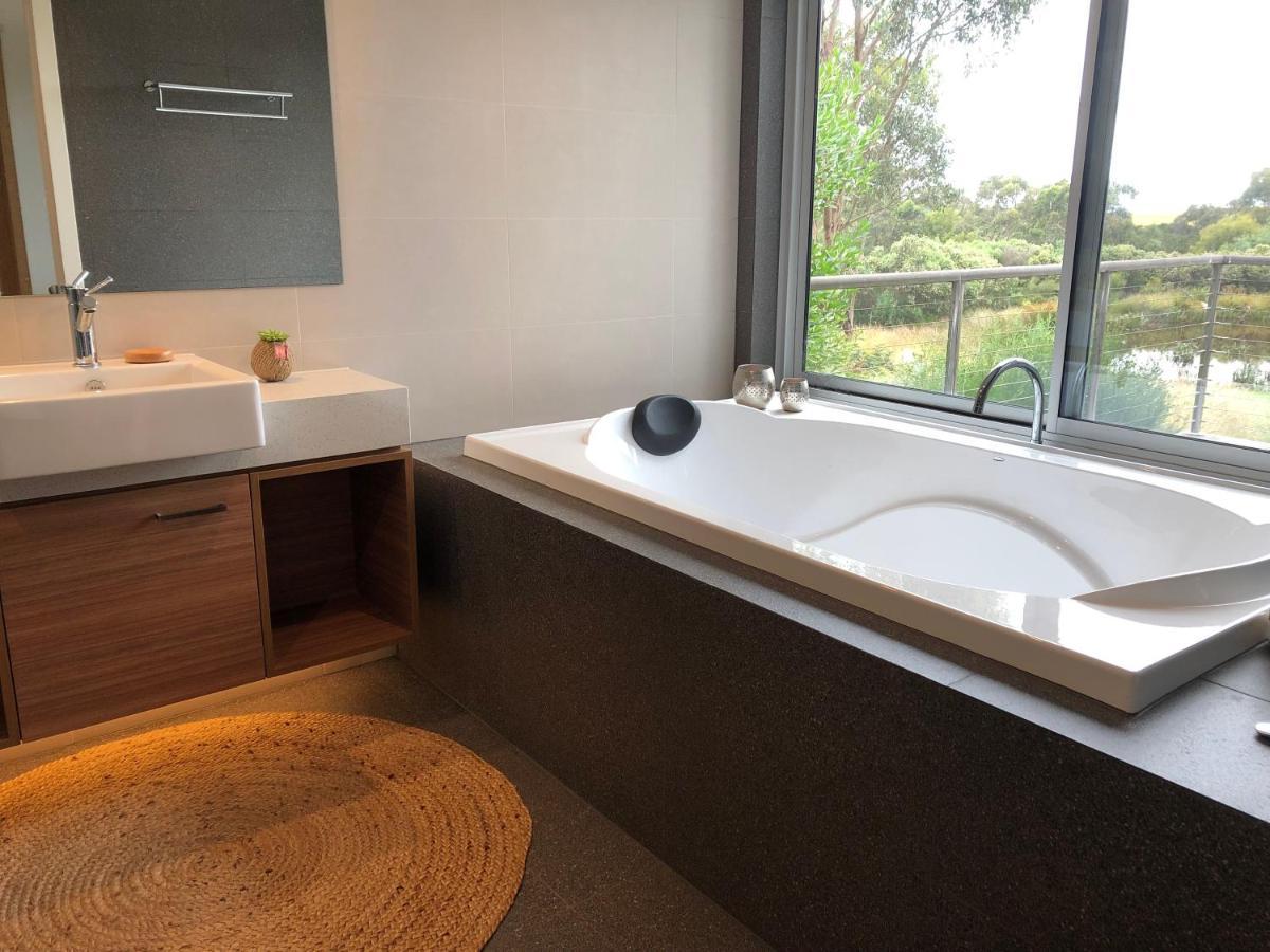 Messmates Luxury Eco Suites อินเวอร์ลอค ภายนอก รูปภาพ